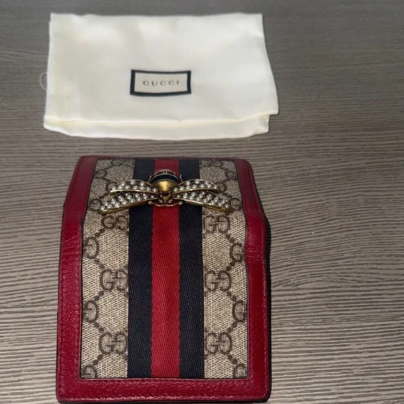 Gucci Red and Black Wallet with Bee Detail - Picture 3 of 5